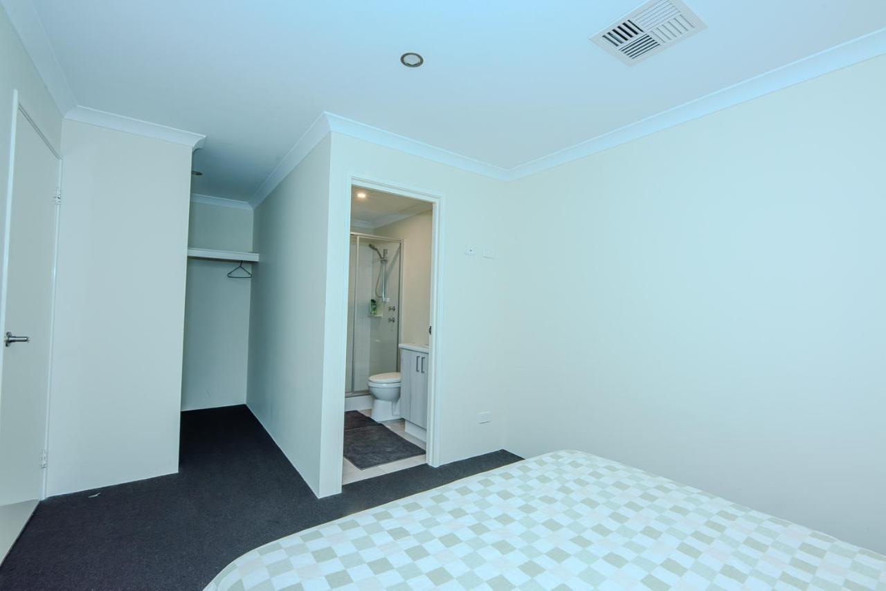 Holiday home Spectacular 3 Bedroom, 2 Bathroom Home. West Swan
