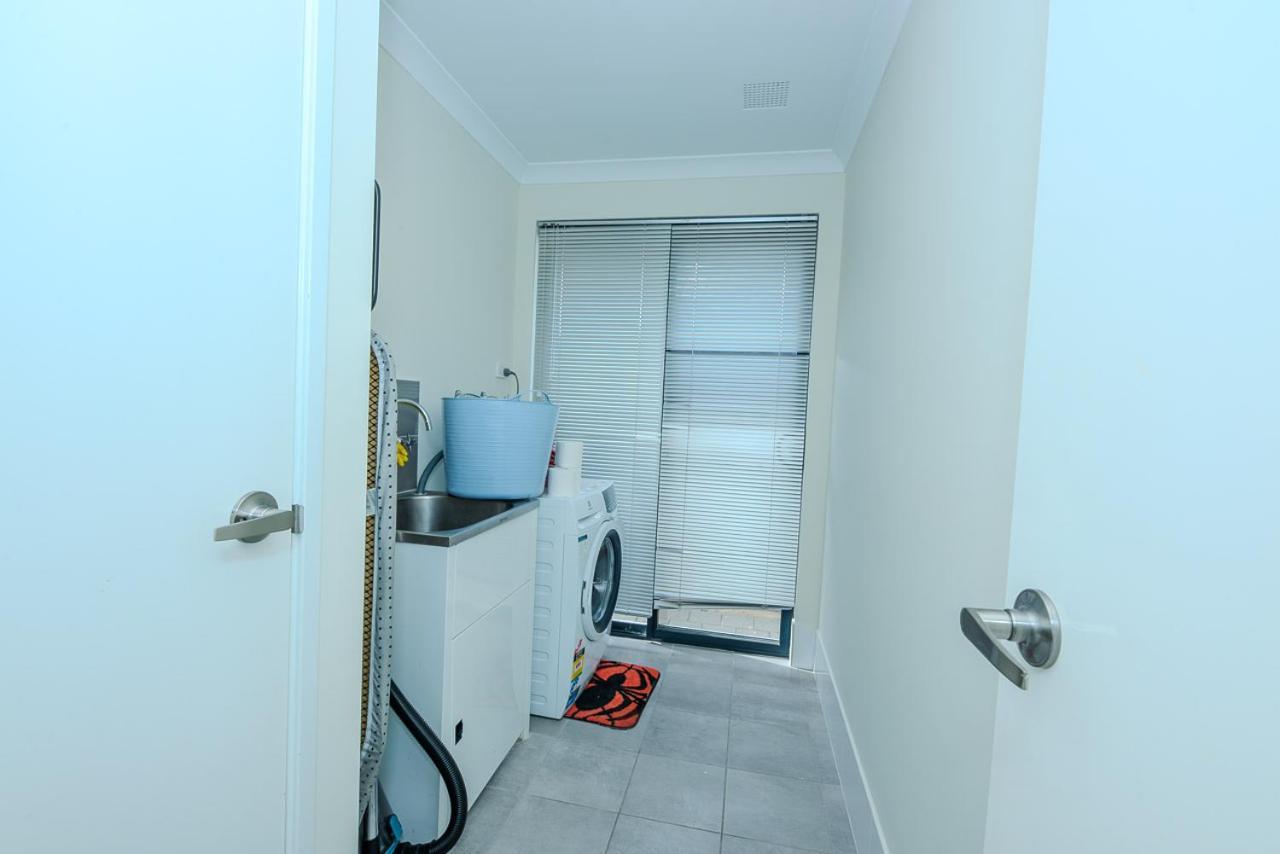 Holiday home Spectacular 3 Bedroom, 2 Bathroom Home. West Swan